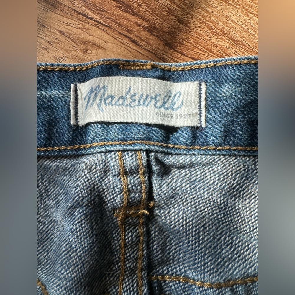 Madewell women’s distressed boyjean style jeans. Size 28. - Picture 4 of 9